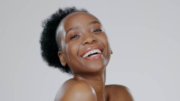 Black woman, smiling and beauty with glowing skin, face and afro hair for cosmetics, dermatology and natural makeup. Body wellness, moisturised and healthy with clean aesthetic, happiness and fresh. - Photo, Image