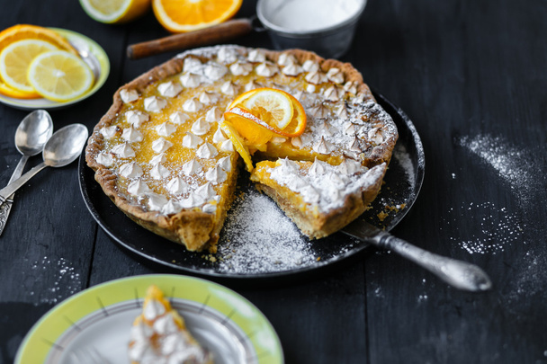Gourmet-Zitruskuchen mit Zitronenkurd - Foto, Bild