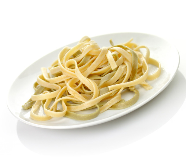 Приготовлені шпинат макарони
 - Фото, зображення