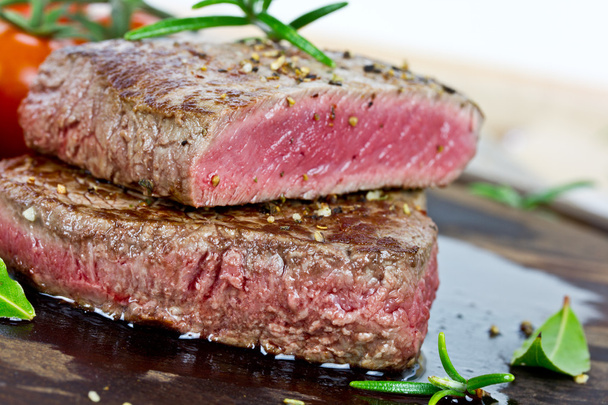 Biefstuk medium zeldzame - Foto, afbeelding