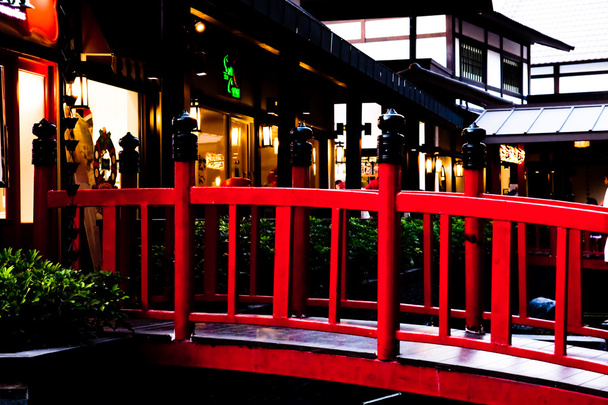 bel mini ponte giapponese rosso
 - Foto, immagini