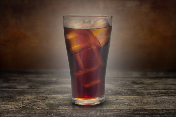 Full glass of cola - Foto, afbeelding