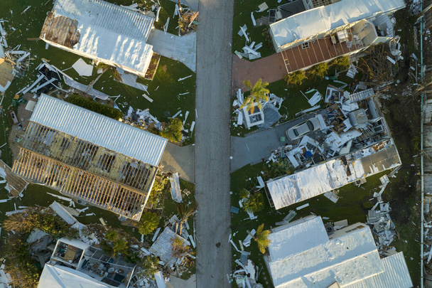 Повітряний погляд на наслідки стихійних лих. Унаслідок урагану Ієн мобільні будинки у Флориді. - Фото, зображення