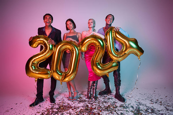 Happy New Year, joyful multiethnic friends in festive attire holding balloons with 2024 numbers - Foto, imagen