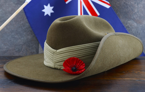 Anzac promáčklým kloboukem s australská vlajka - Fotografie, Obrázek
