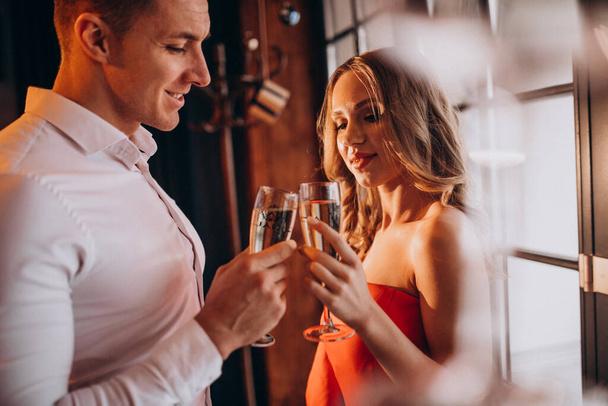 Couple drinking champaigne at a restaurant on valentines day - Φωτογραφία, εικόνα