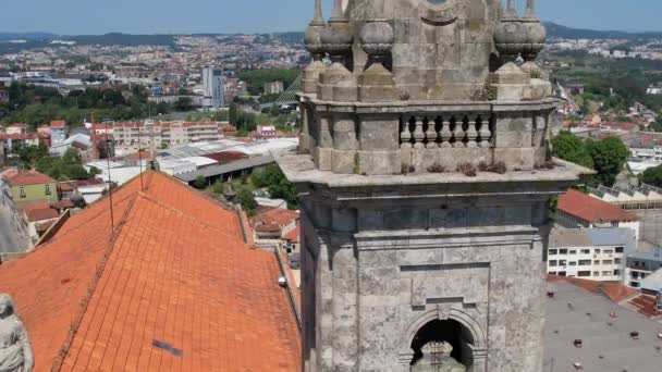 Widok z lotu ptaka na kościół w Porto City - Igreja Paroquial do Bonfim  - Materiał filmowy, wideo