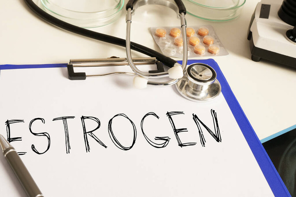 Estrogen je zobrazen pomocí textu a fotografie pilulek - Fotografie, Obrázek