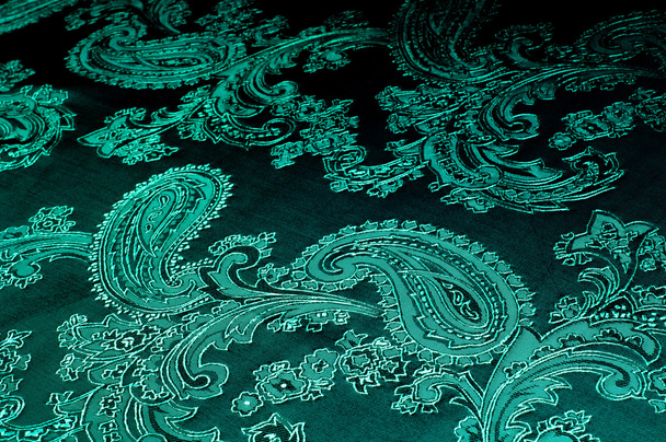 Цвет ткани зеленый, узорчатый
 - Фото, изображение