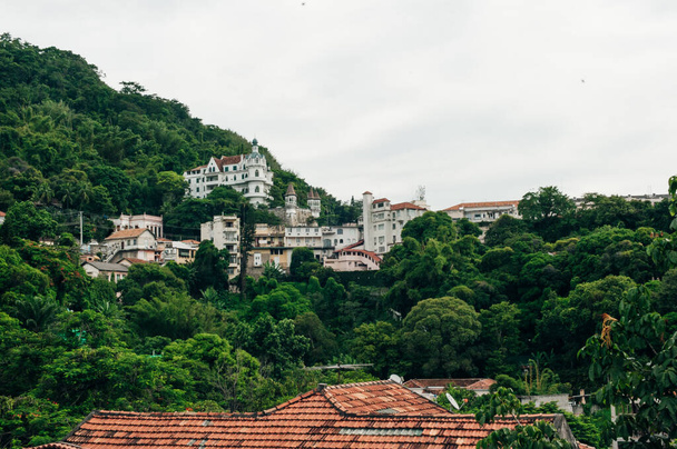  Ріо-де-Жанейро, Бразилія - 12 вересня 2023 року Старі колоніальні португальські архітектурні будинки в районі Лапа і Санта-Тереза . Високоякісна фотографія - Фото, зображення