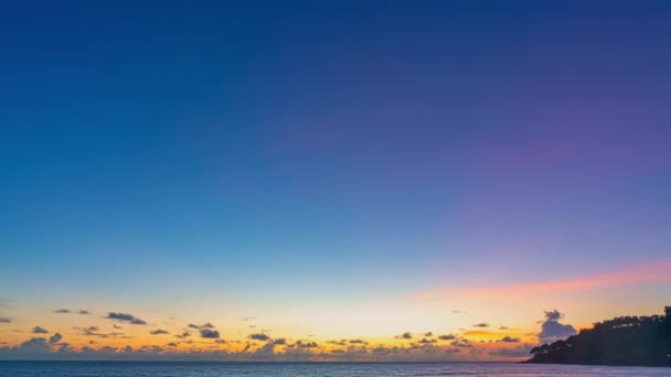 čas lapse video úžasné západu slunce oblohy nad oceánem - Záběry, video