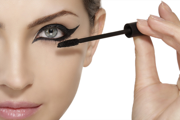 Beautiful model applying mascara on eyelashes  close up - Foto, Bild