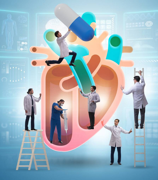 Обследование сердца командой врачей - Фото, изображение