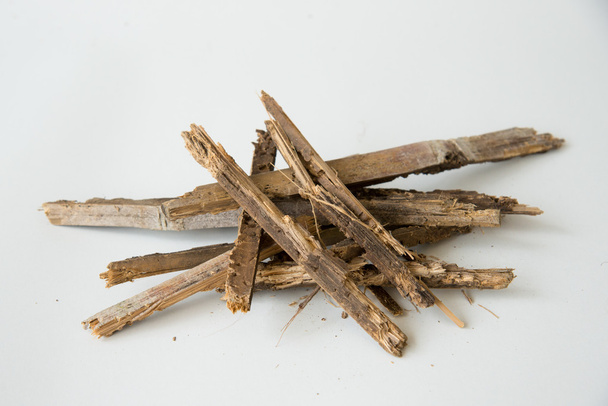 stapel brandhout geïsoleerd op witte achtergrond - Foto, afbeelding
