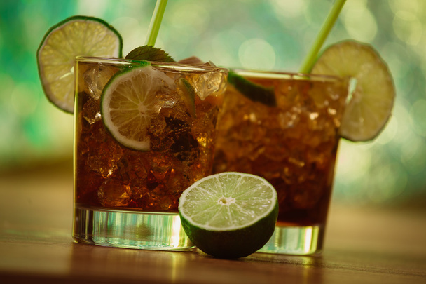 drink concept - cocktail with cola ice cubes and lime - Φωτογραφία, εικόνα