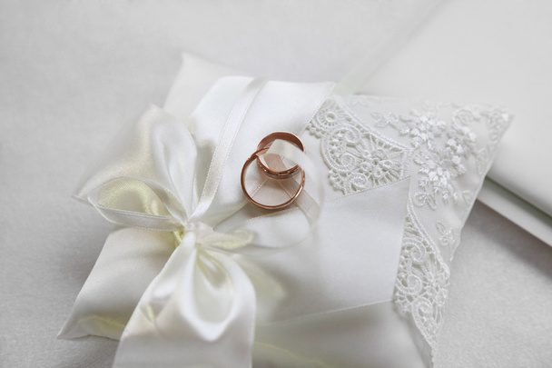 Wedding rings - Fotó, kép