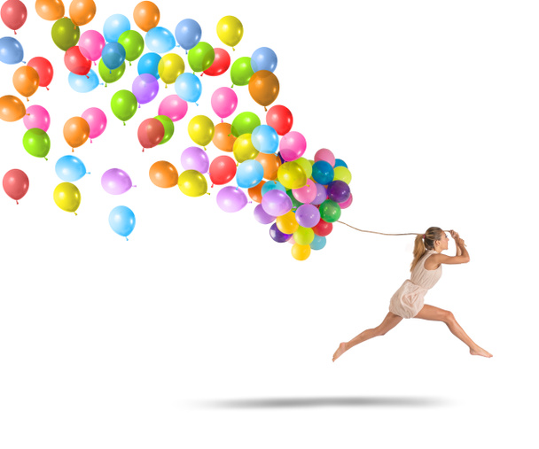 Mädchen springt mit Luftballons - Foto, Bild