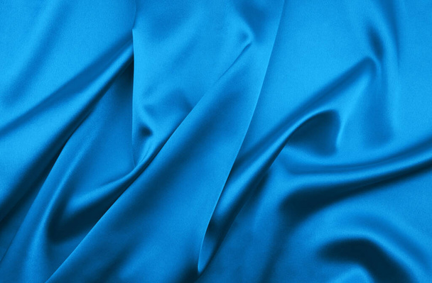 Blauer Satin oder Seidenstoff als Hintergrund - Foto, Bild