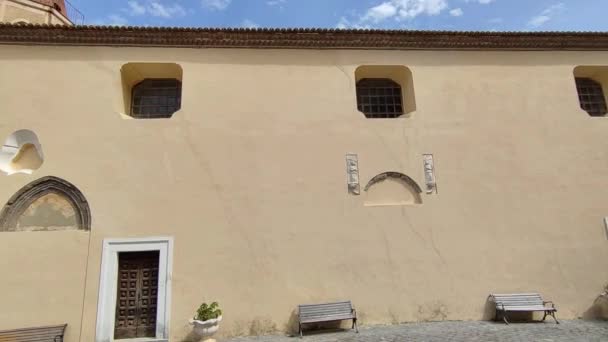 Maratea, Basilicate, Italie - 22 septembre 2023 : Église de Santa Maria Maggiore du XVIe siècle, communément appelée l'Assunta ou église mère, dans la partie supérieure du centre historique - Séquence, vidéo