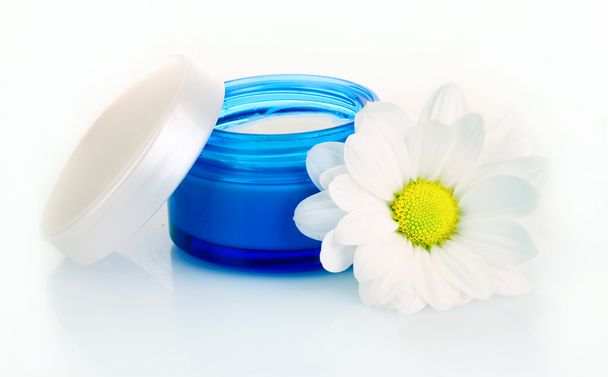 Cream and flower isolated on white - Fotografie, Obrázek