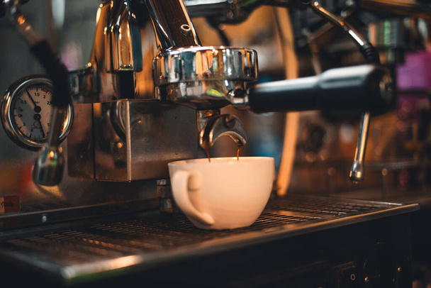 機械からのコーヒー カップおよびコーヒー,機械からのコーヒー - 写真・画像