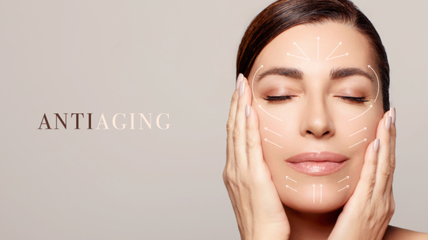 Tapasztalja meg az arcfelvarrás és az arcfiatalítás átalakító hatását speciális bőrápoló és öregedésgátló kezelésekkel. Növelje szépségét és érjen el fiatalos arcbőrt ezzel a koncepcióval, amely bemutatja a plasztikai sebészetet és a bőrápolási technikákat. - Fotó, kép