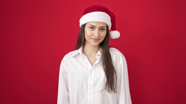 Молода красива іспаномовна жінка святкує Різдво - Кадри, відео