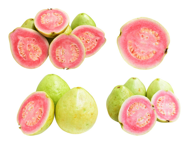 Rózsaszín vagy piros Gauva gyümölcs elszigetelt nyírás útvonal fehér háttérrel, nincs árnyék, egészséges trópusi friss gyümölcs - Fotó, kép