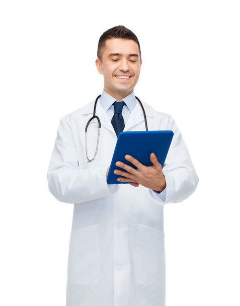 smiling male doctor in white coat with tablet pc - Fotografie, Obrázek