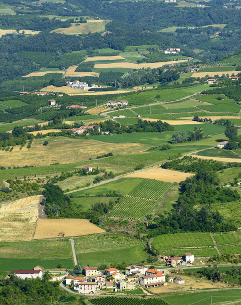 Літній пейзаж у регіоні langhe (Італія) - Фото, зображення