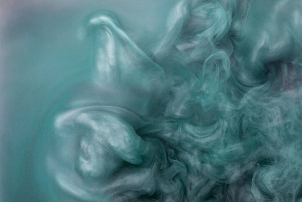 Soyut akrilik resim. Siyah arkaplanda pembe soyut mürekkep bulutu. Sıvı mermer deseni. Modern sanat. - Fotoğraf, Görsel