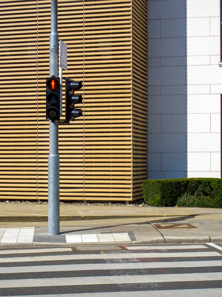 светофор, городские детали с архитектурным фоном - Фото, изображение