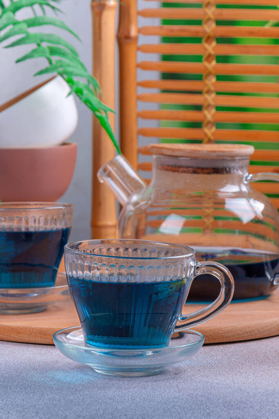 Anchan - té azul tailandés. Antidepresivo natural, calma y normaliza el sistema de nevos. El poder de las hierbas y productos naturales, el consumo ecológico, la armonía con la naturaleza - Foto, imagen