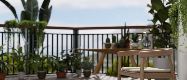 Een houten fauteuil op een balkon met kleine tuin met diverse buitenplanten. Thuis balkon, thuis ontspanningsruimte. 3d render, 3d illustratie - Foto, afbeelding
