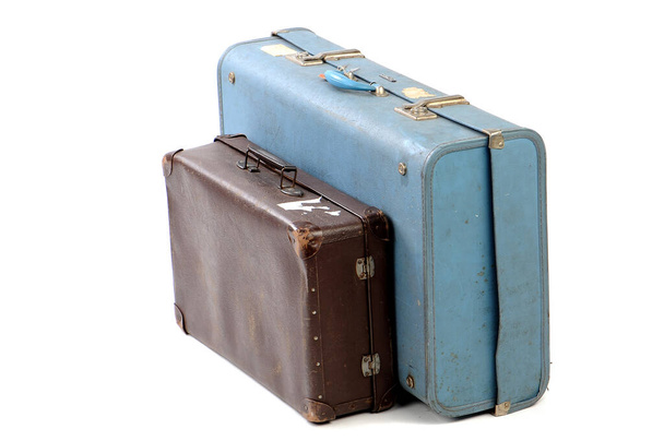Vanhat matkalaukut valkoisella pohjalla - Valokuva, kuva