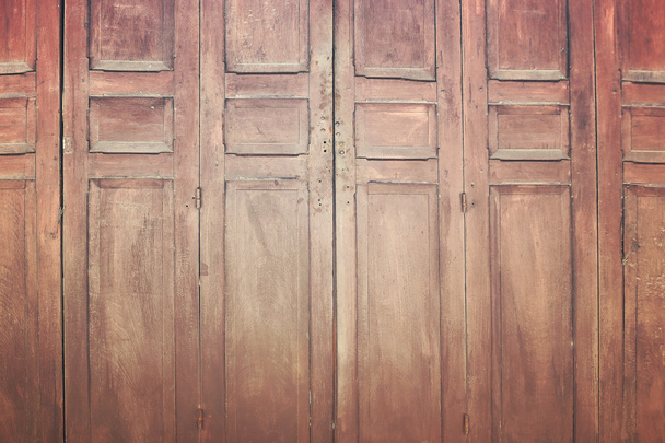 Vintage drewniane drzwi harmonijkowe, obraz w stylu retro. - Zdjęcie, obraz