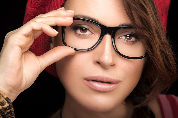 Lindo rosto de mulher jovem com óculos. Cool Trendy Eyewear P
 - Foto, Imagem