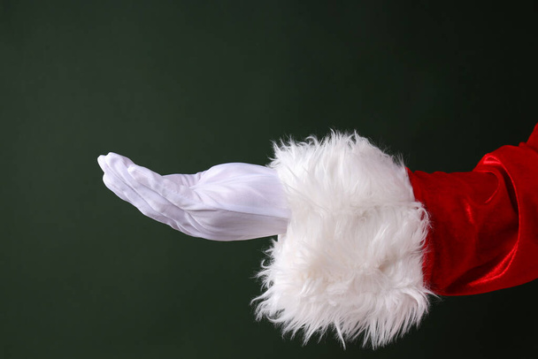 Neujahrskonzept, Hand des Weihnachtsmannes - Foto, Bild