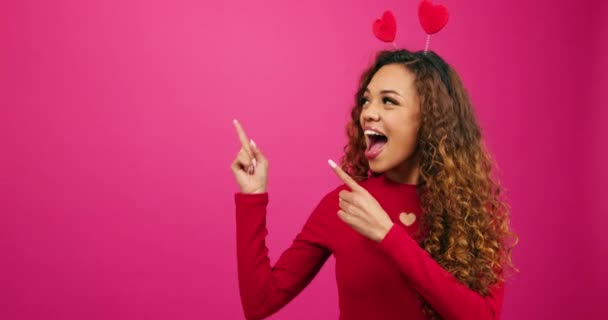 Smiling young women pointing left to copy space, Valentines Day promotion. High quality 4k footage - Footage, Video