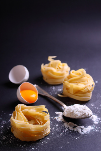 Italian pasta tagliatelle nests - Foto, Imagem