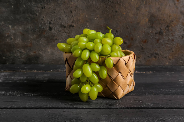 Basket of white grapes on wooden background - Photo, Image