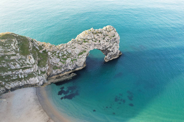 イギリス,イギリスのドアビーチの英国風景と海の景色の最も美しいハイアングルビュー. 2023年9月9日にドローンのカメラで撮影された - 写真・画像