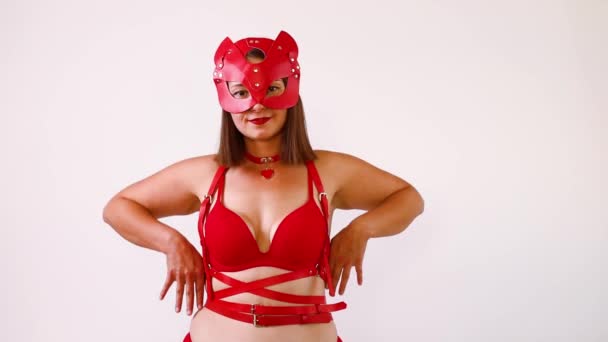 plusz méret nő macska maszk piros fehérnemű és gallér fog játszani felnőtt szexuális játékok bdsm és uralom. - Felvétel, videó