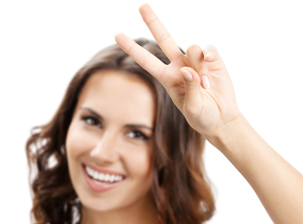 vrouw twee vingers of overwinning gebaar, worden weergegeven op wit - Foto, afbeelding
