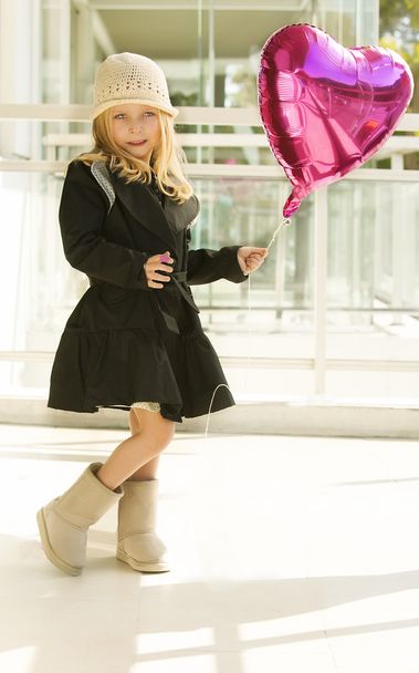 menina bonito com balões
 - Foto, Imagem