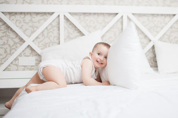Cute baby boy in bed - Foto, immagini