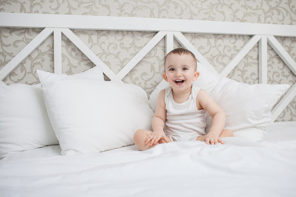 Cute baby boy in bed - Φωτογραφία, εικόνα