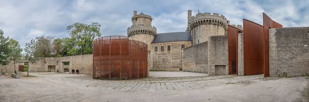 Kilátás a várak a vár a hercegek Alencon - Fotó, kép