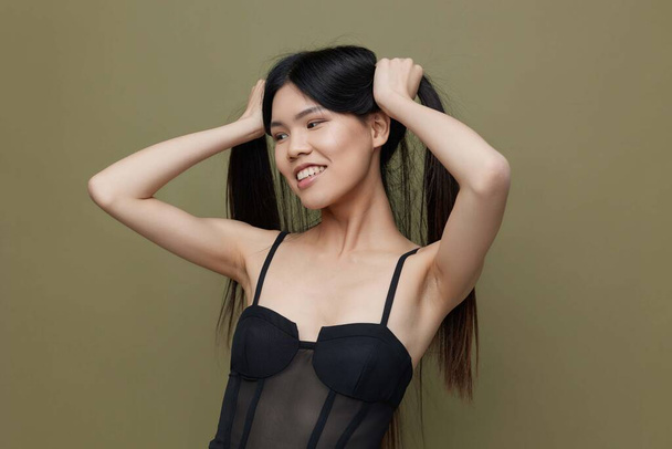 女性の長い髪 アジアのかわいい髪の女性性韓国サロン美しい緑のセクシーな顔 日本の魅力的なファッション化粧品モデルポートレートガールエレガンス黒の美しさ - 写真・画像