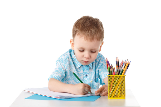 Çalışkan küçük çocuk boya kalemi ile berabere - Fotoğraf, Görsel